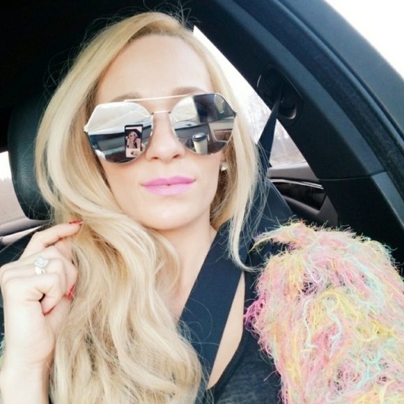 . Accessories - Sunnies MIRRORED SUNNIES / SUNGLASSES